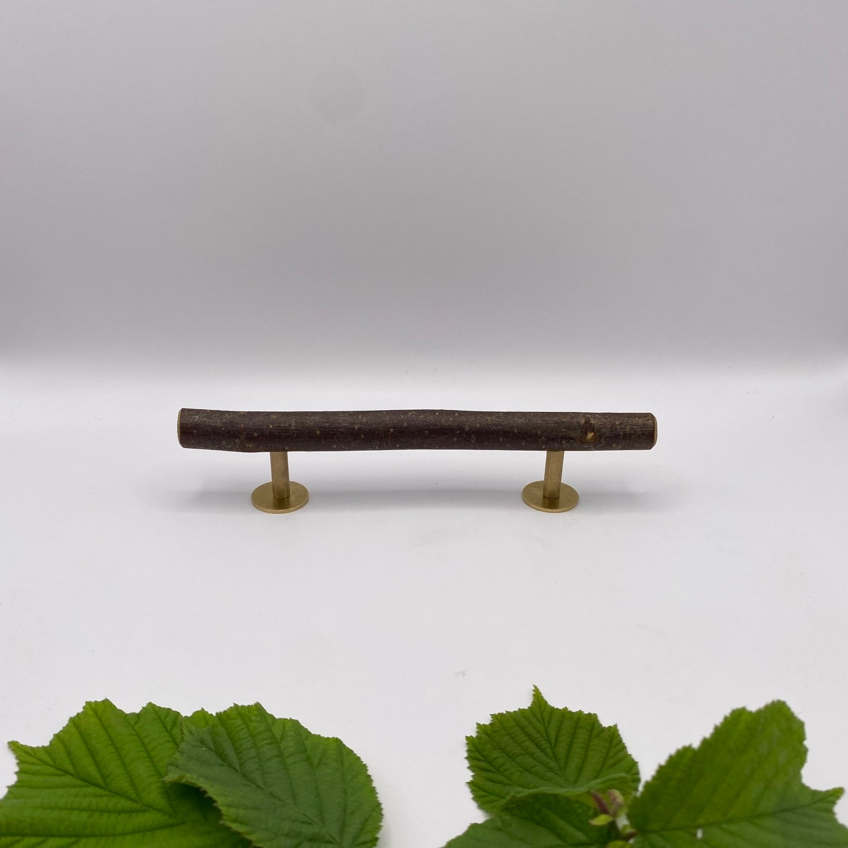 Pull Bar Handle 160 • Hazel & Uncoated Brass • Knurled